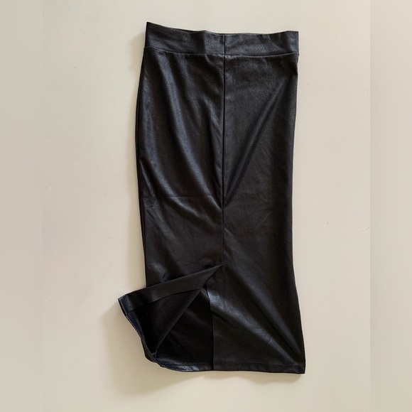 3 FOR 30 🎉 Faux Leather Long Skirt - Picture 2 of 2